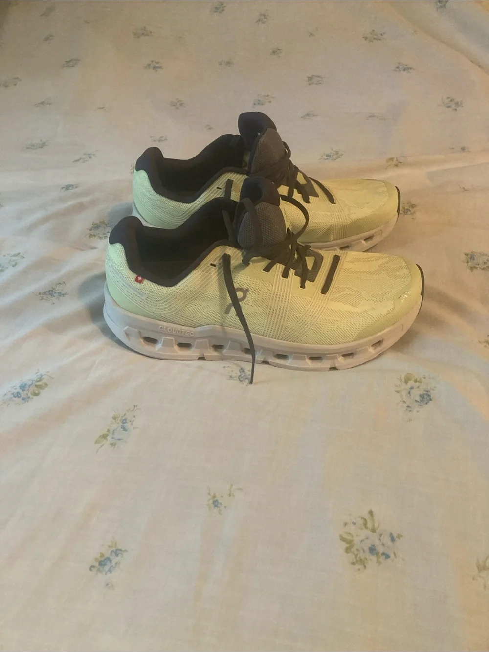 On Running Lace-Up Running Shoes